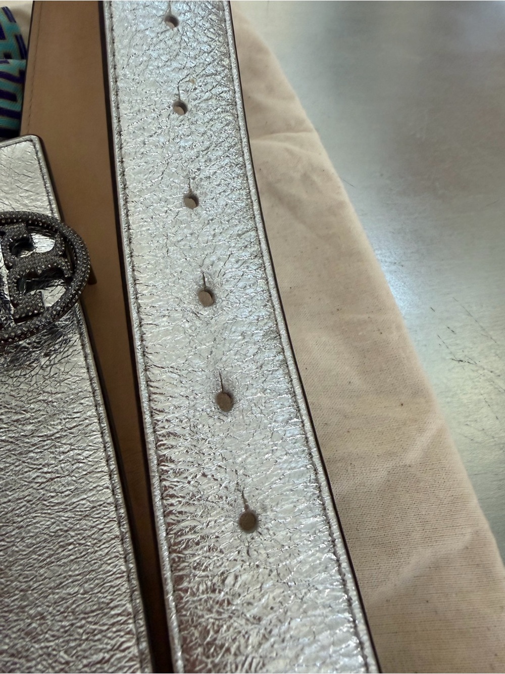 Tory Burch Silver Metallic Logo Belt 1 1/2 inch Size Small - Picture 5 of 7